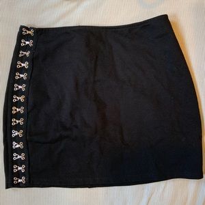 Black Mini Clasp-sided Skirt